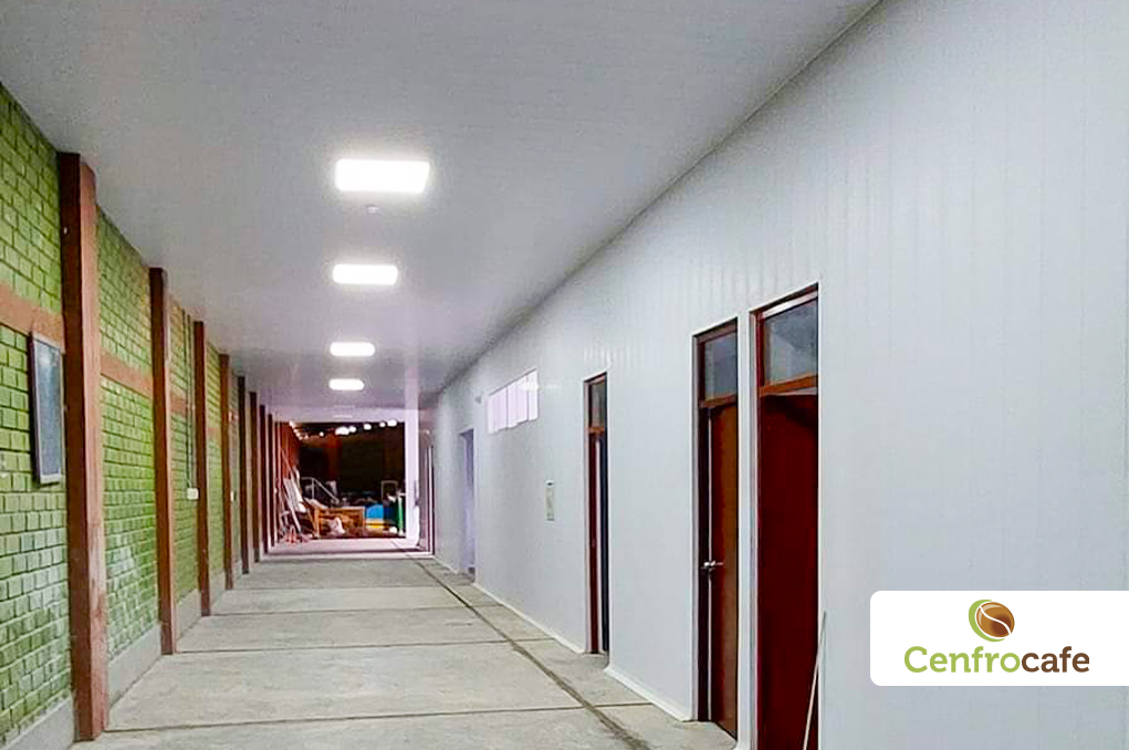 Instalación de paredes y falso cielo raso con paneles de PVC.