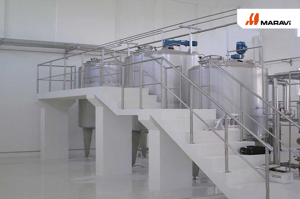 Revestimiento de paredes con paneles de PVC.