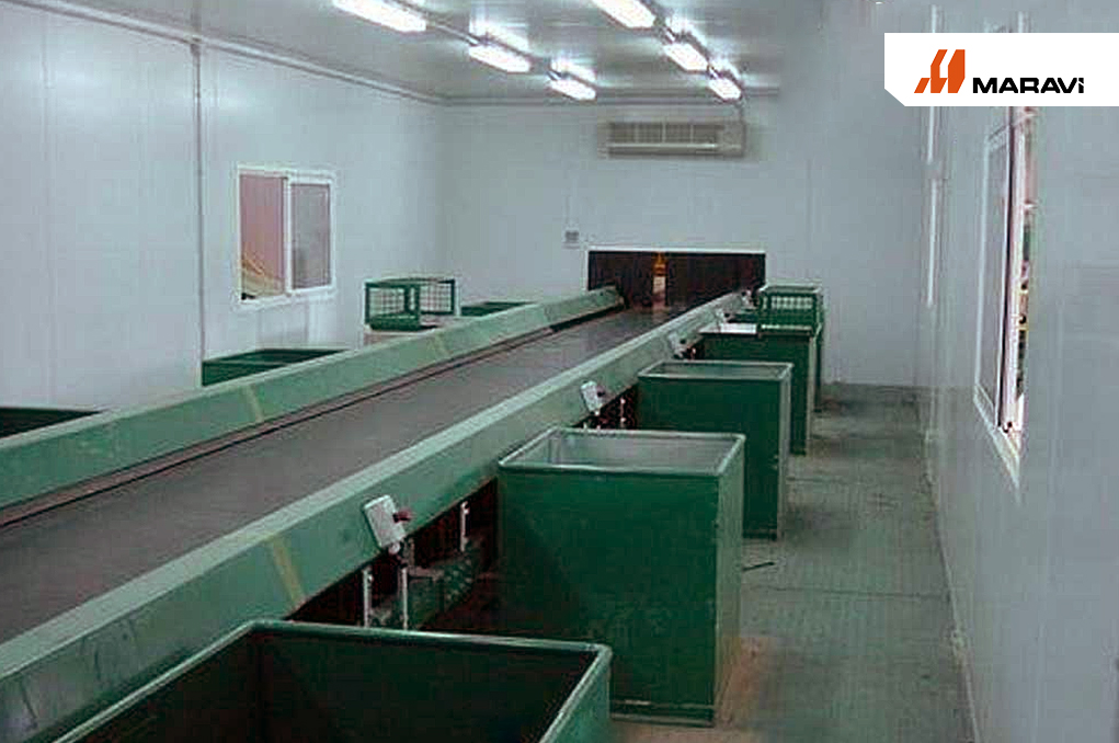 Instalación de falso cielo raso con paneles de PVC.