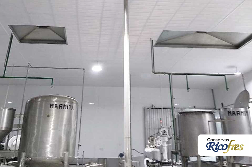 Abastecimiento de materiales para falso cielo raso en formato de paneles de PVC.