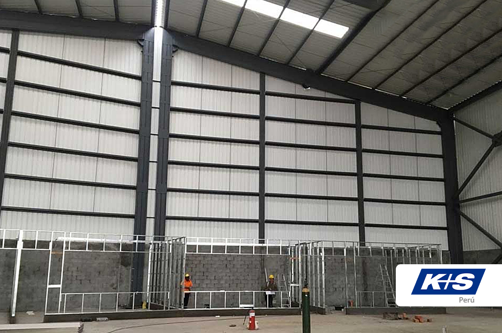 División con falso cielo raso y tabiquerías.