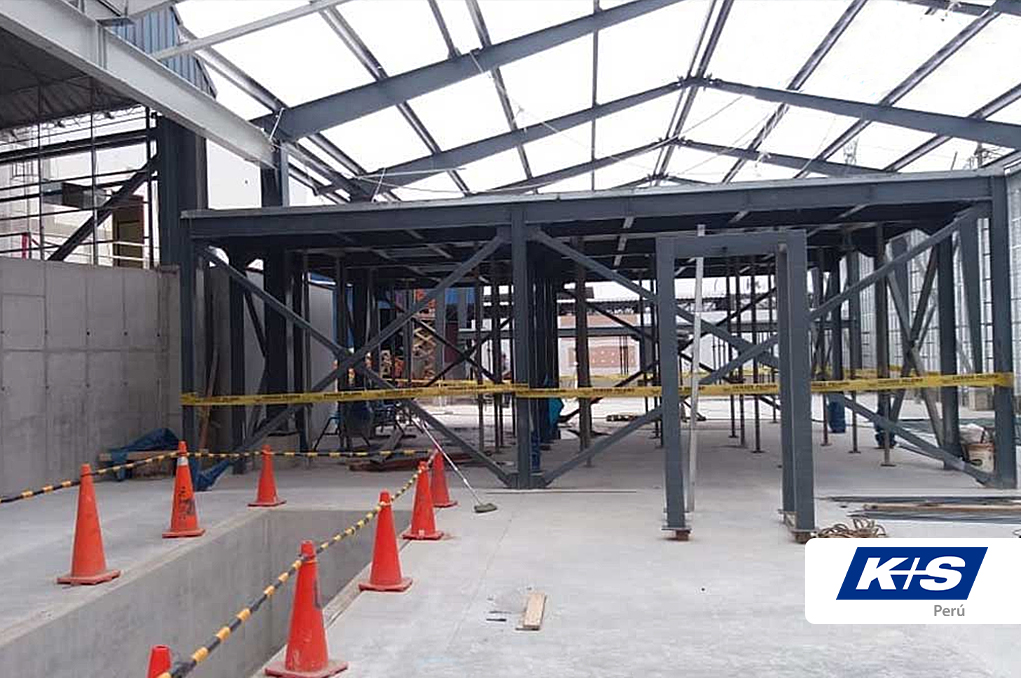 Instalación de tabiquerías en mezzanine y oficinas.